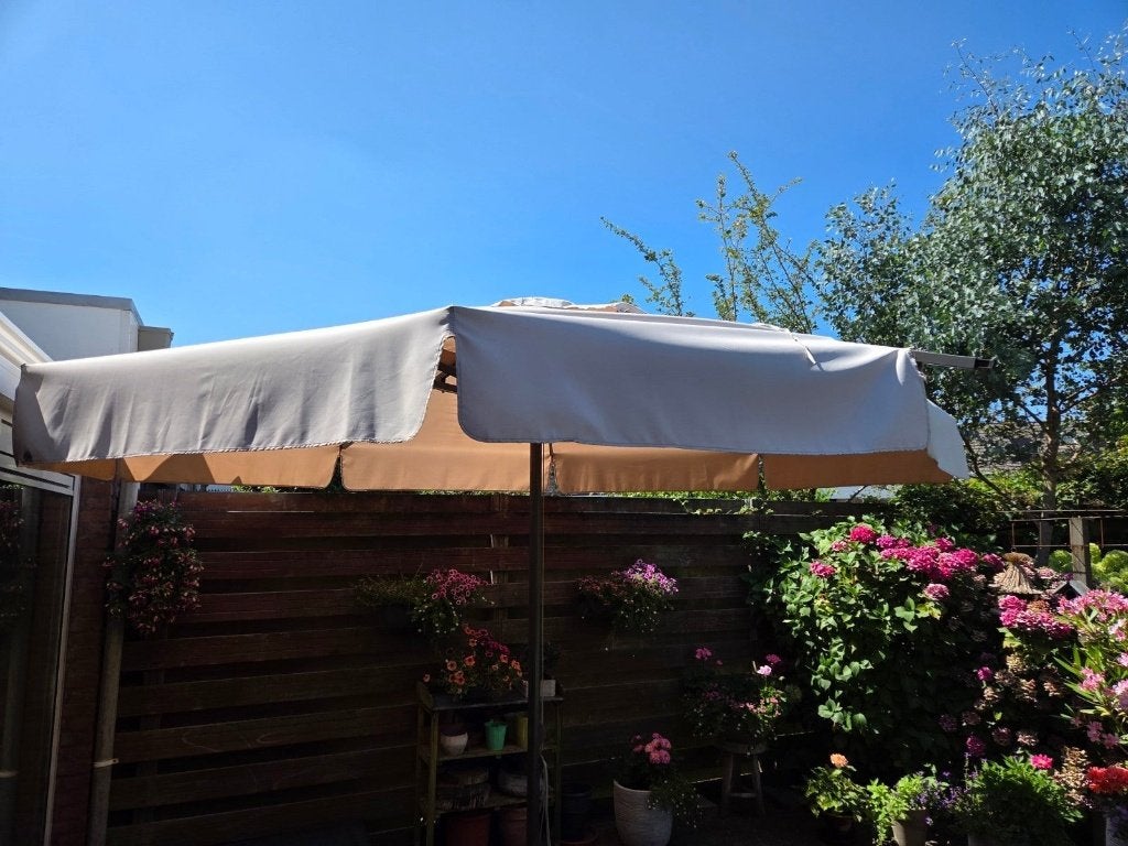 Parasol en betonvoet gratis af te halen, Ophalen, Gebruikt, 3 tot 4 meter, Stokparasol
