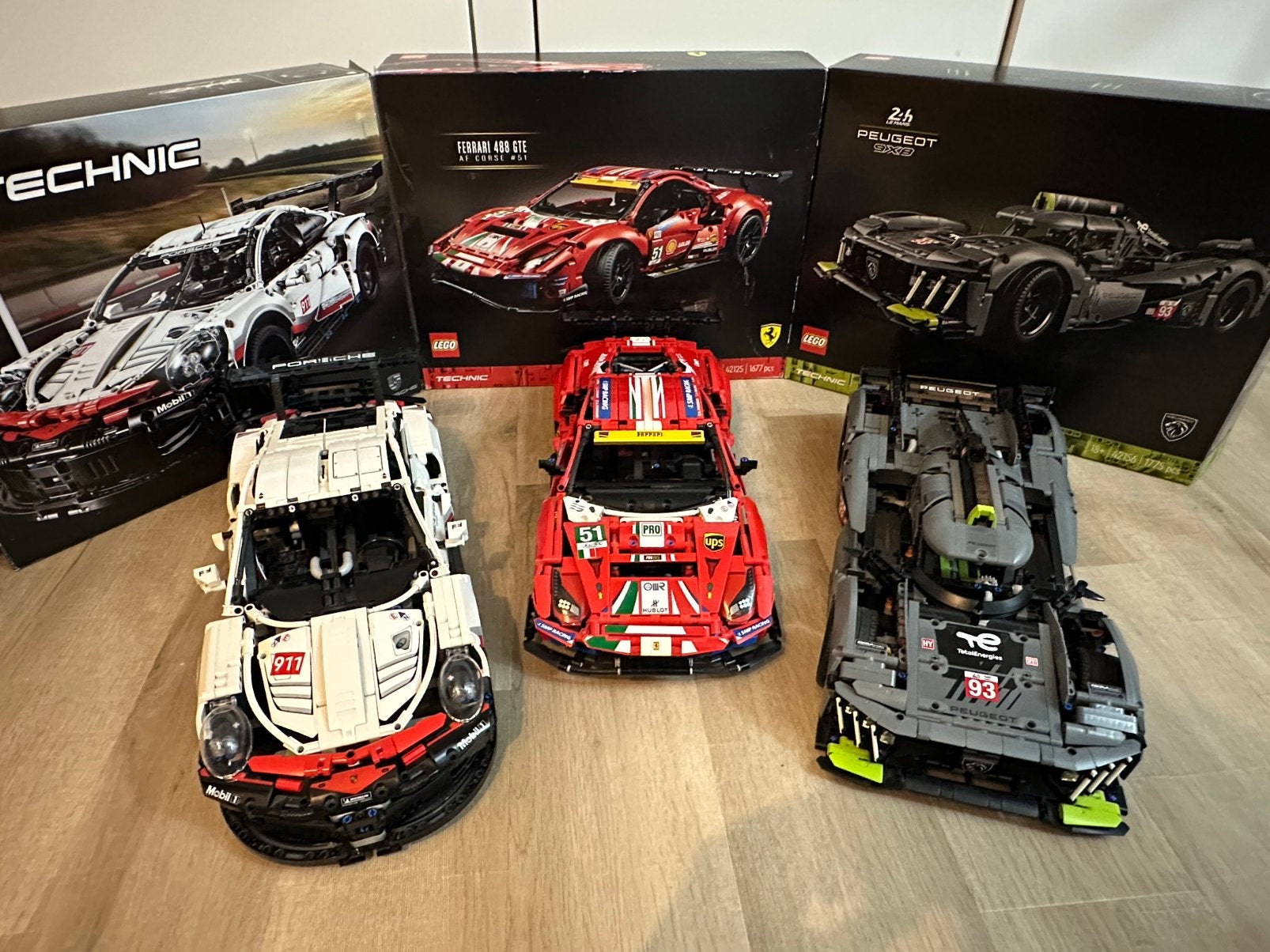 Lego Technic Ferrari 488 GTE - Porsche 911 RSR - Peugeot 9X8, Ophalen, Lego, Zo goed als nieuw, Technic