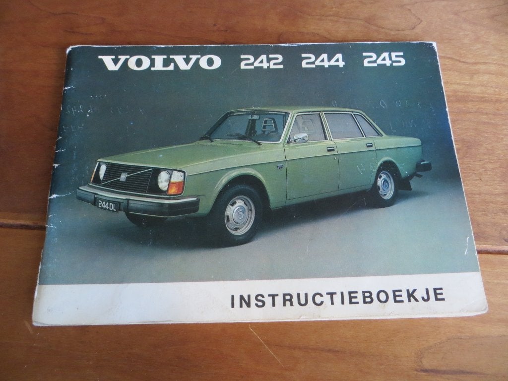 Instructieboek Volvo 242, Volvo 244, Volvo 245 1974, mooi!, Ophalen of Verzenden