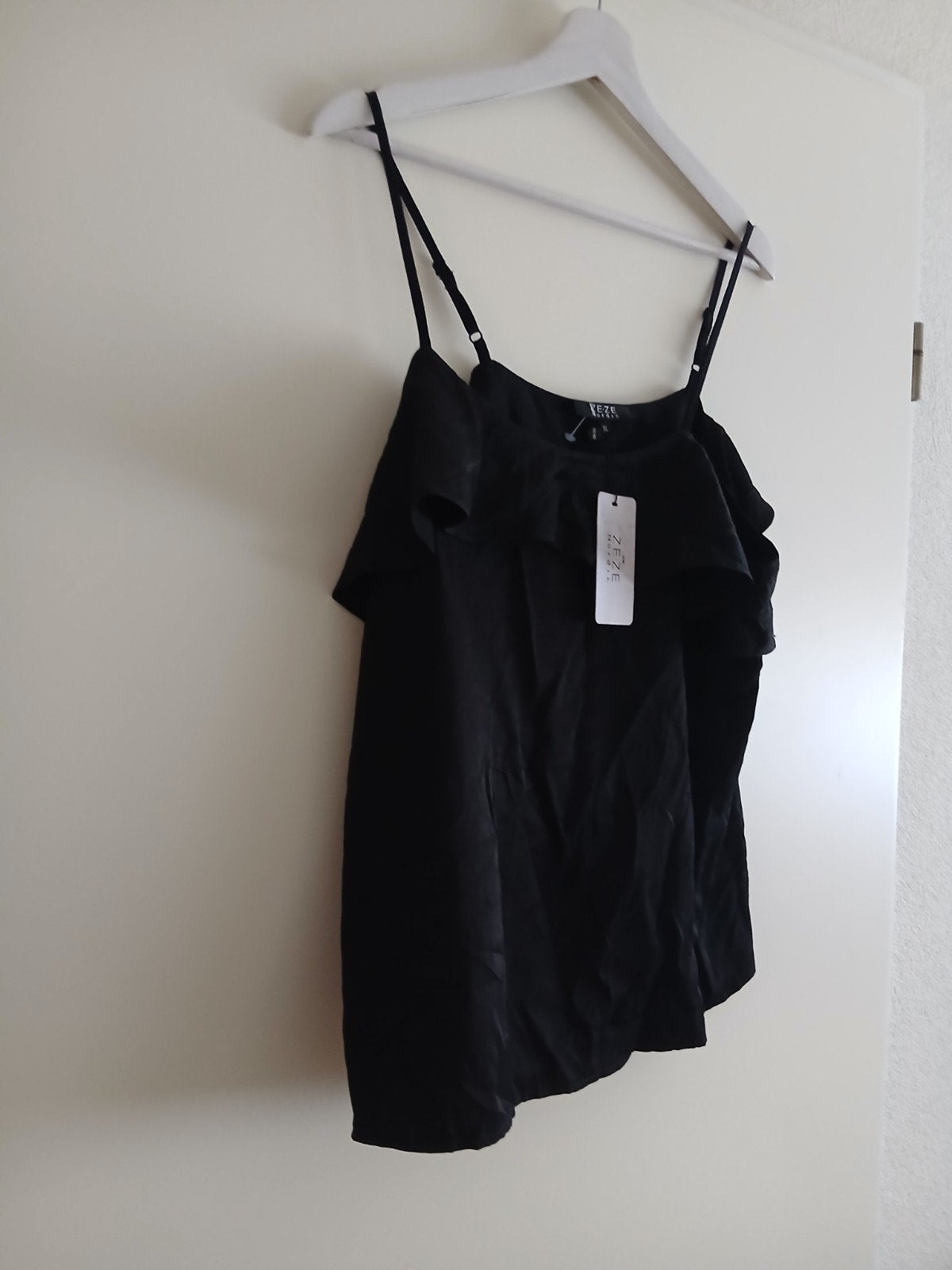 Prachtige zwarte top mét prijskaartje van ZE-ZE. Maat XL., Verzenden, Zwart, Maat 46/48 (XL) of groter, Zonder mouw