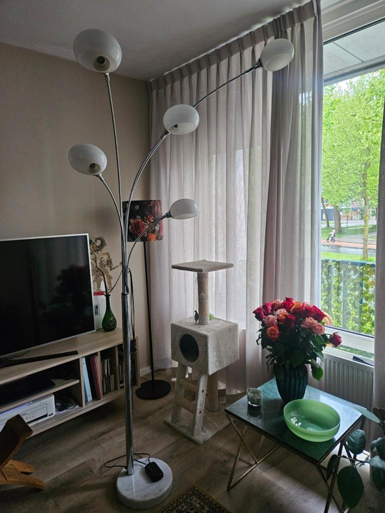 Metalen bogenlamp met glazen kapjes., Ophalen, Gebruikt, Glas, 150 tot 200 cm