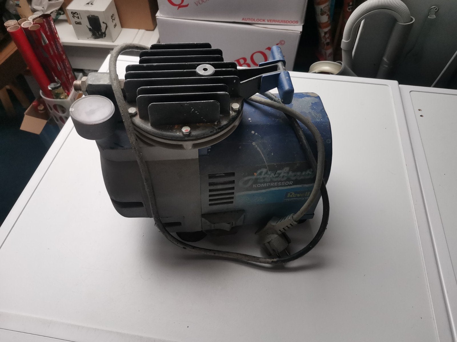 revell airbrush compressor, Doe-het-zelf en Verbouw, Compressors, Gebruikt, Ophalen of Verzenden, Minder dan 200 liter/min, Olievrij
