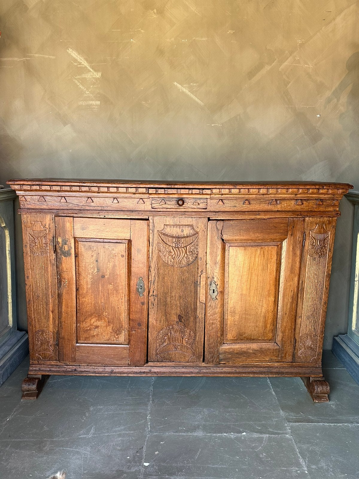"HENDRICKX " Antieke Eiken Buffet/Proviandkast., Ophalen