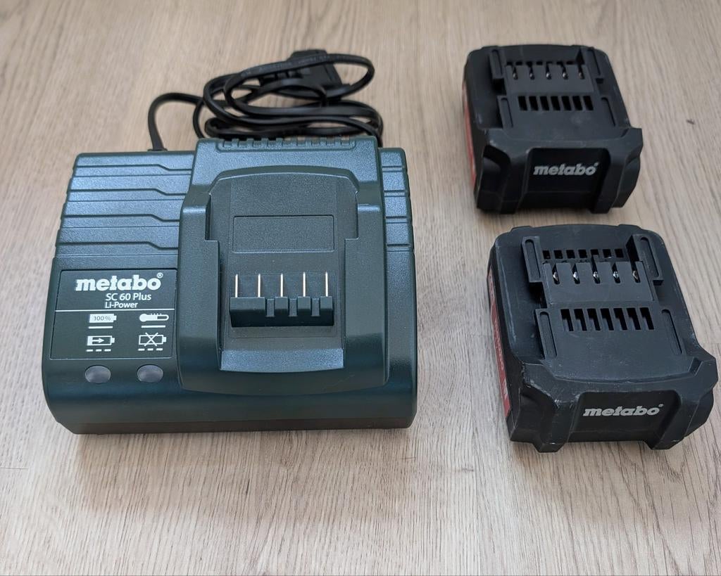 Metabo 14,4V, 2Ah Accu (2x), inclusief lader, Doe-het-zelf en Verbouw, Gereedschap | Machine-onderdelen en Toebehoren, Ophalen of Verzenden