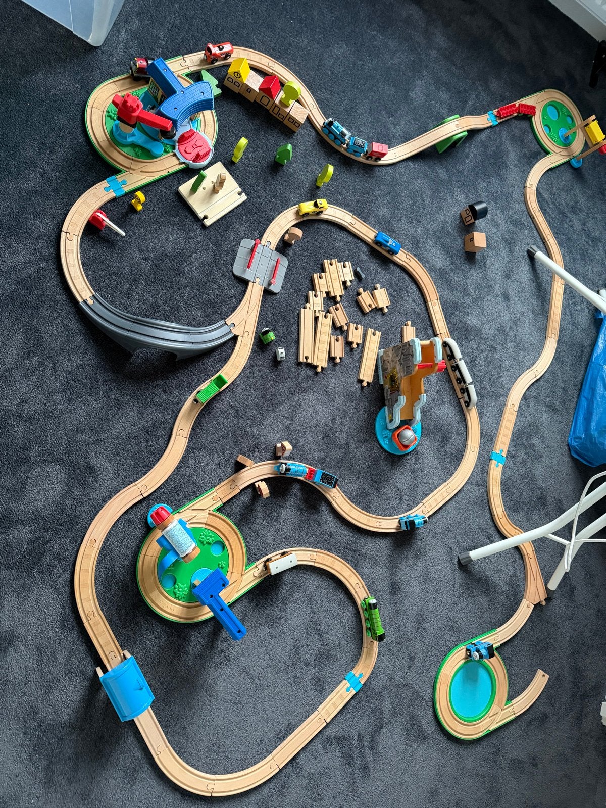 Grote Houten Treinset met Thomas de Trein en Accessoires, Ophalen, Gebruikt, Rij- of Hobbelspeelgoed