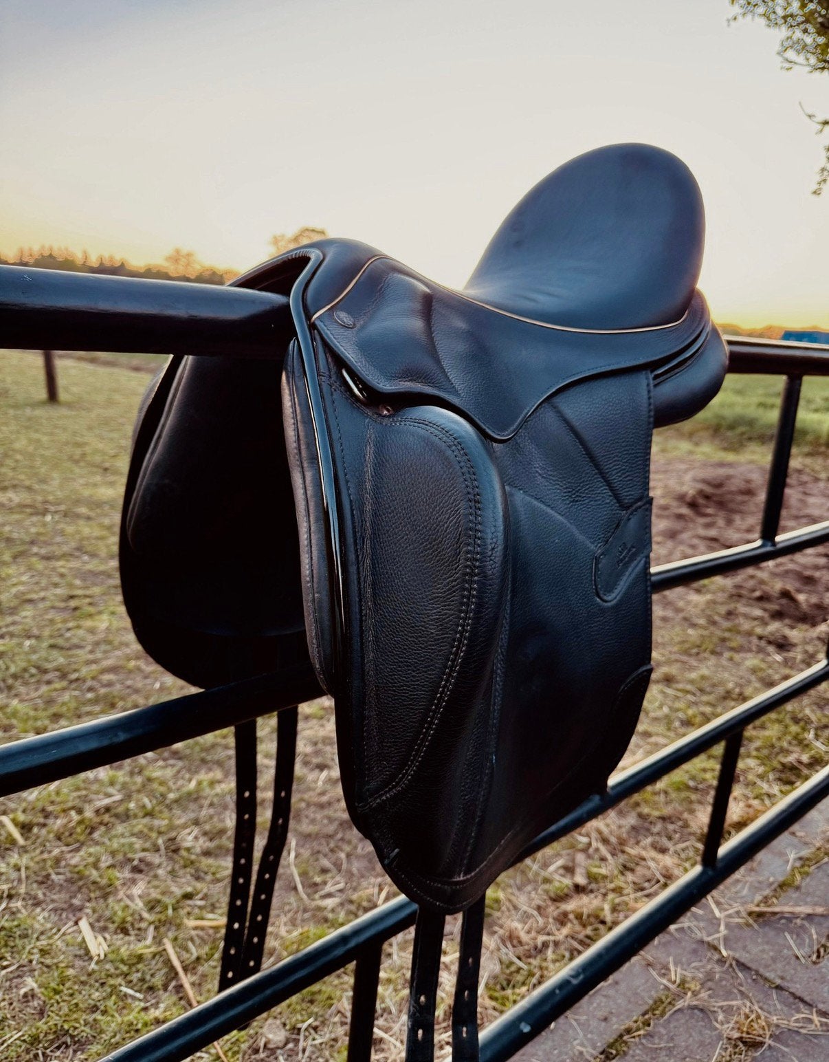 Kingsley D6 dressuurzadel, Dieren en Toebehoren, Paarden en Pony's | Zadels, Ophalen, Zo goed als nieuw, Dressuur