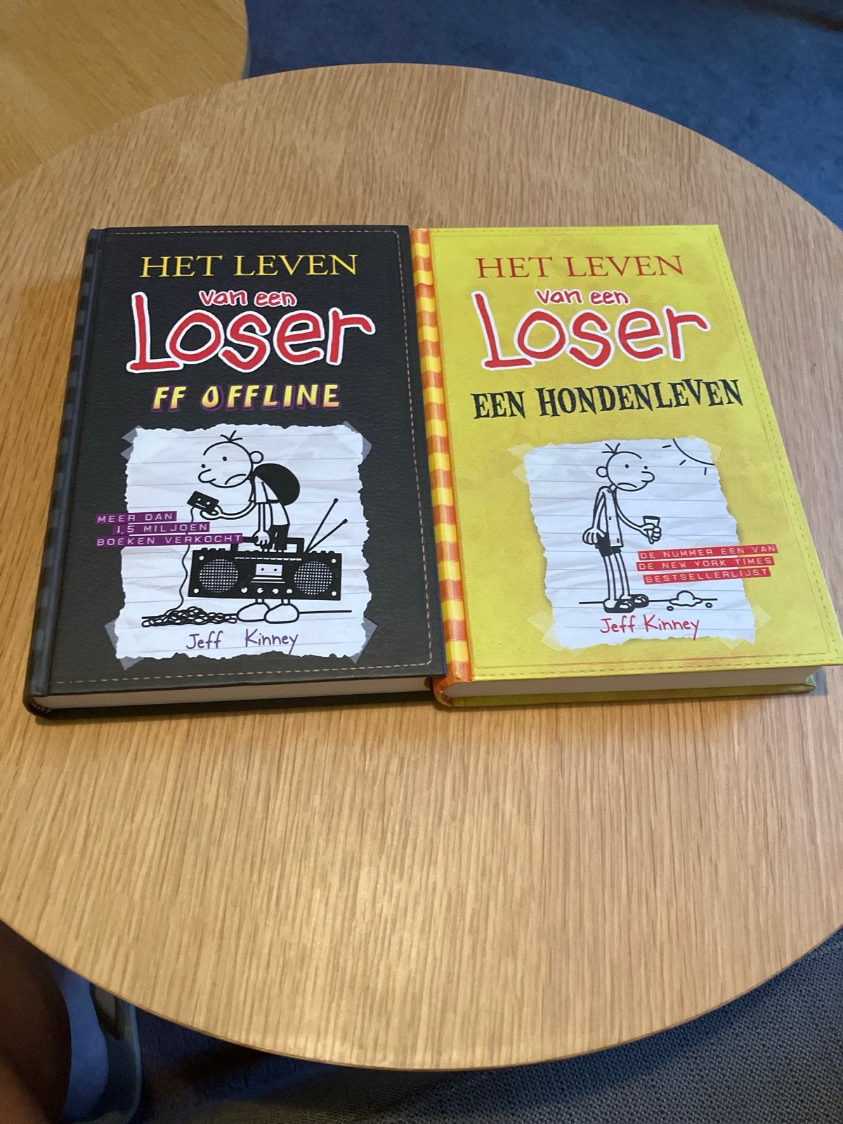 Het Leven van een Loser - FF Offline & Een Hondenleven, Boeken, Ophalen of Verzenden, Zo goed als nieuw, Fictie