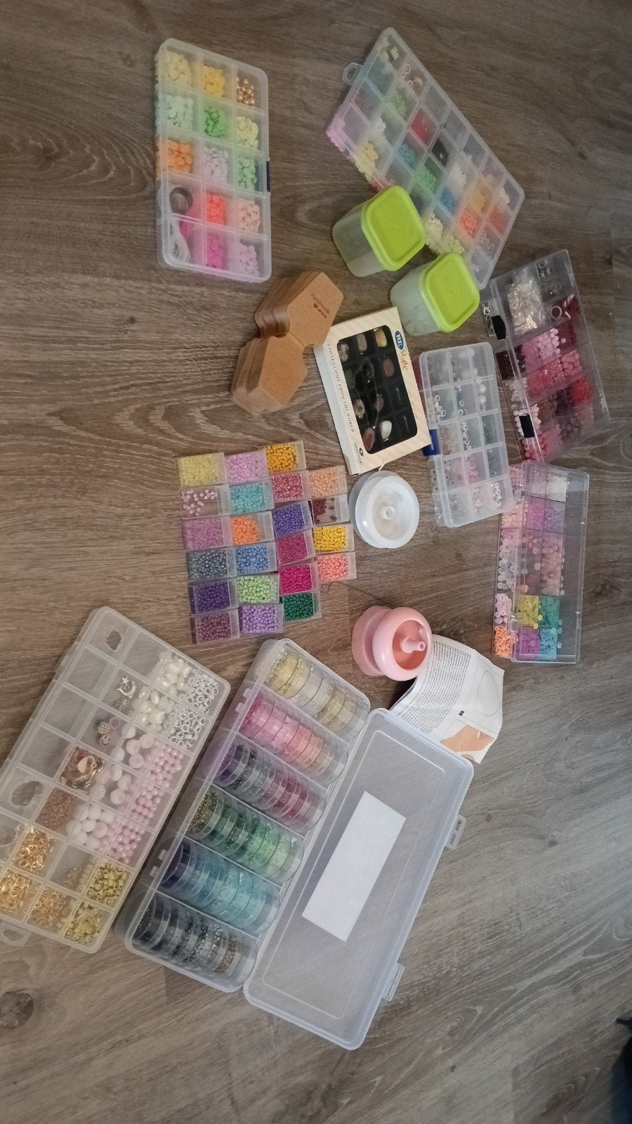 Grote partij kralen, draad, tags en bead spinner, Ophalen, Kraal