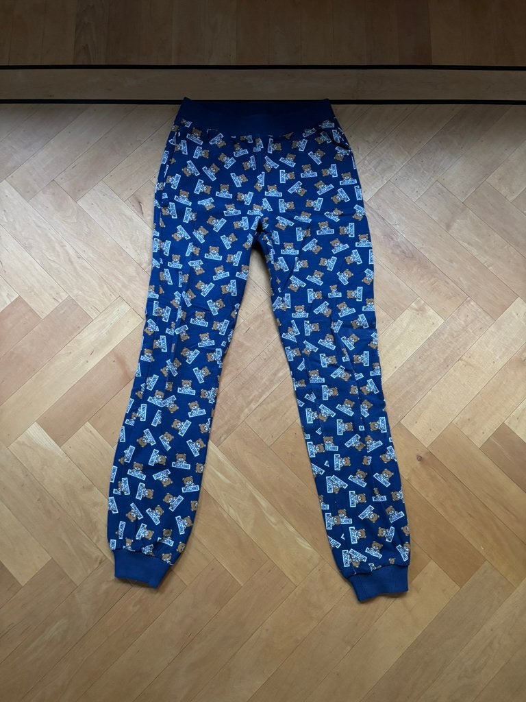 Moschino jogging track broek maat 164 beertje all over!, Kinderen en Baby's, Kinderkleding | Maat 164, Broek, Moschino, Meisje