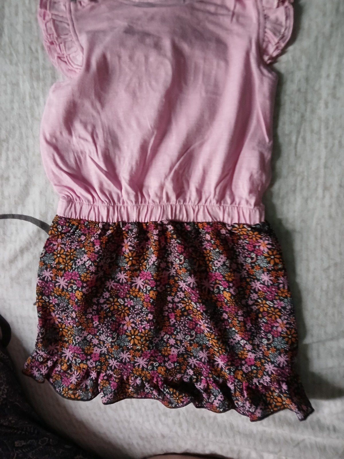 Meisjesjurk met scrunchie bloemenprint., Kinderen en Baby's, Kinderkleding | Maat 92, Nieuw, Meisje, Jurk of Rok, Ophalen of Verzenden