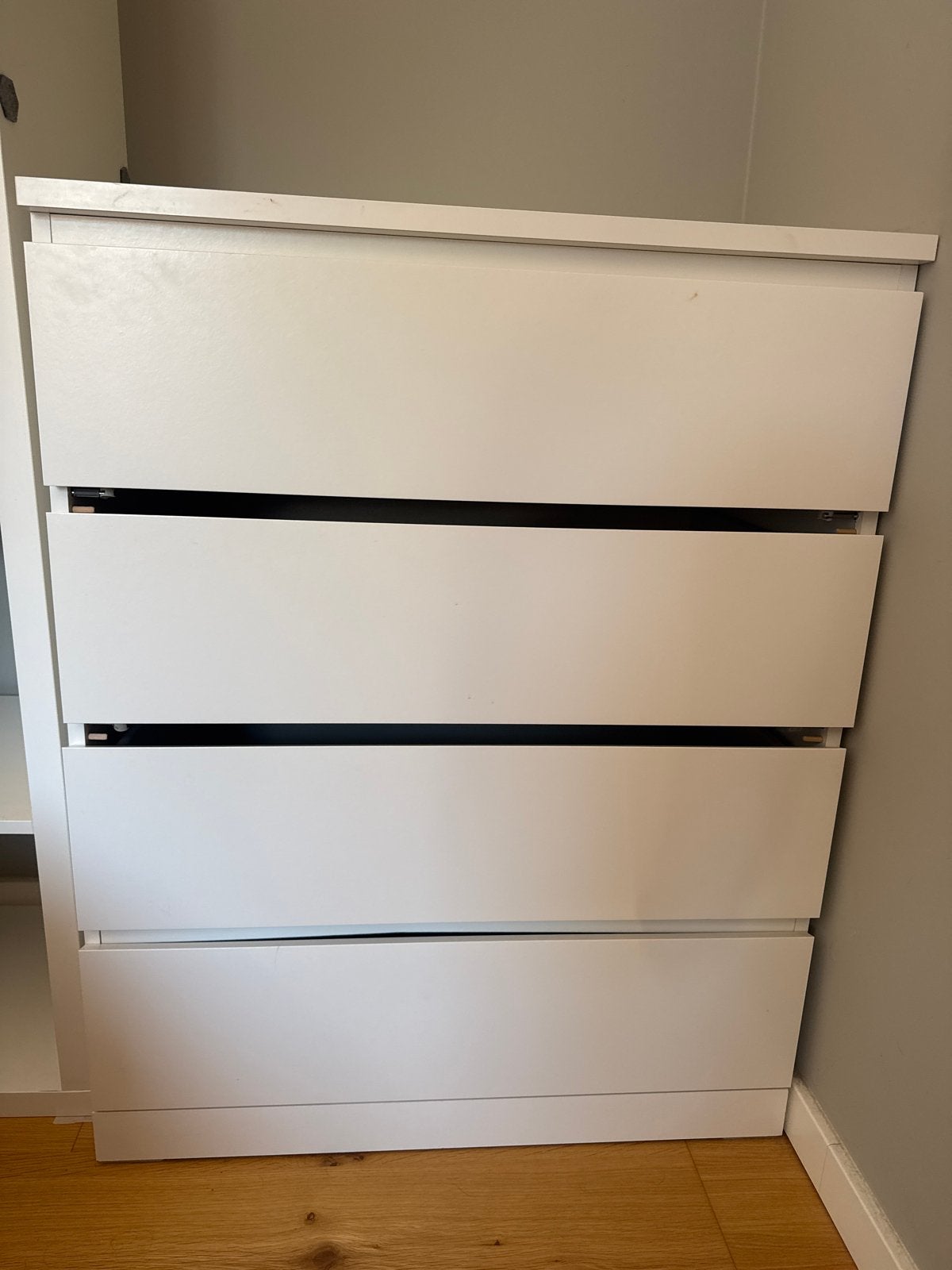 GRATIS IKEA Malm ladekast - Bovenkant beschadigd, Ophalen, Gebruikt, 50 tot 100 cm, 3 of 4 laden