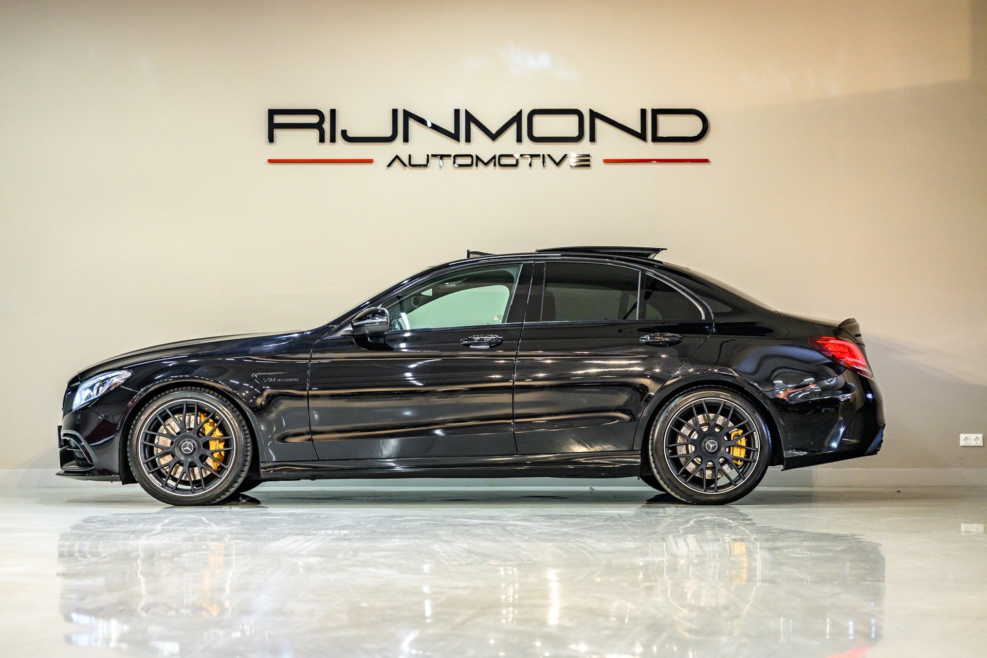 Mercedes-Benz C-klasse AMG 63|Memory|360-Camera|Pano|Acc|Exp, Auto's, Automaat, Achterwielaandrijving, Gebruikt, Zwart