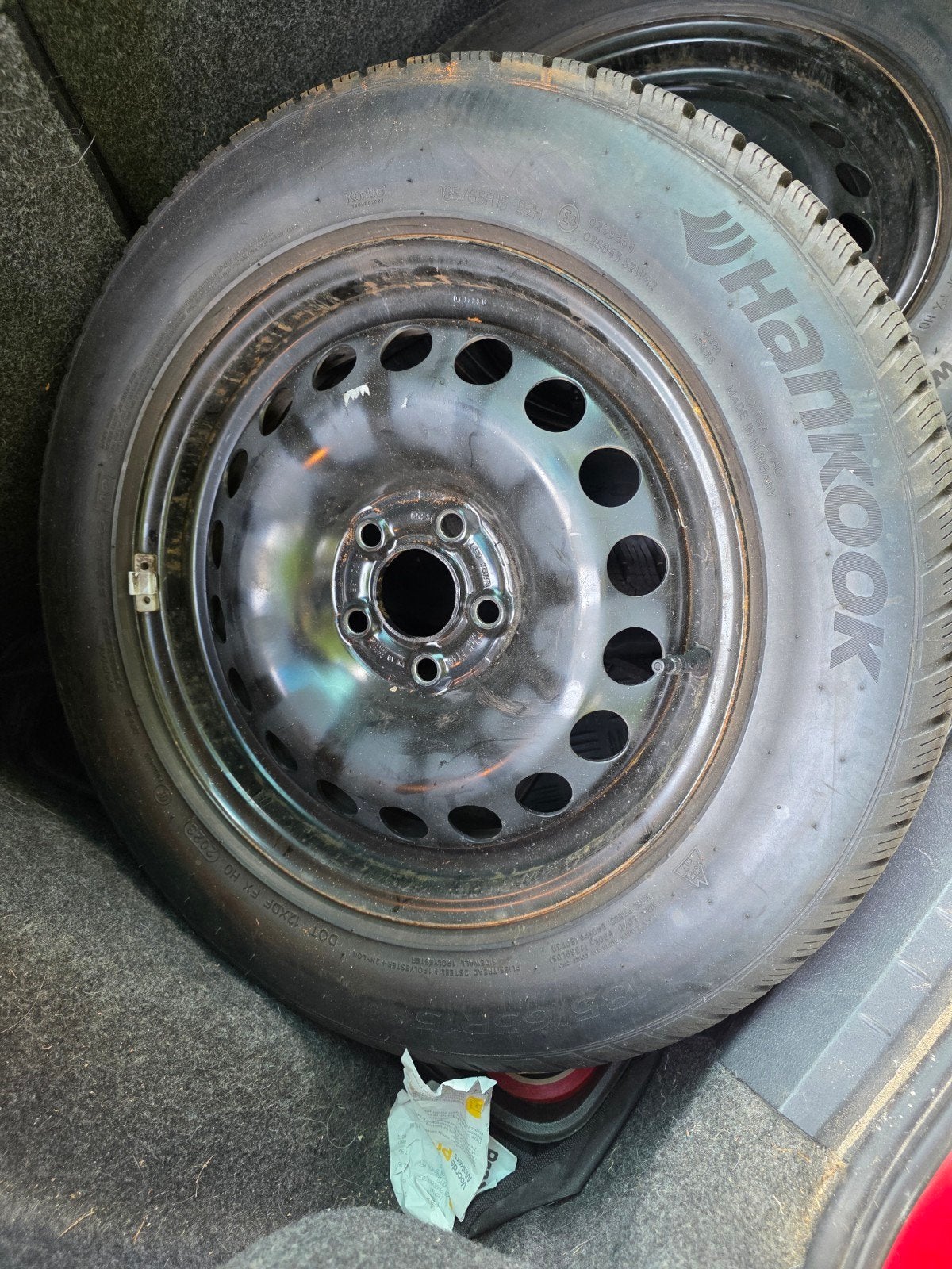 Winterbanden met stalen velgen - Hankook 185/65R15, Auto-onderdelen, Ophalen, Gebruikt, 15 inch, Banden en Velgen