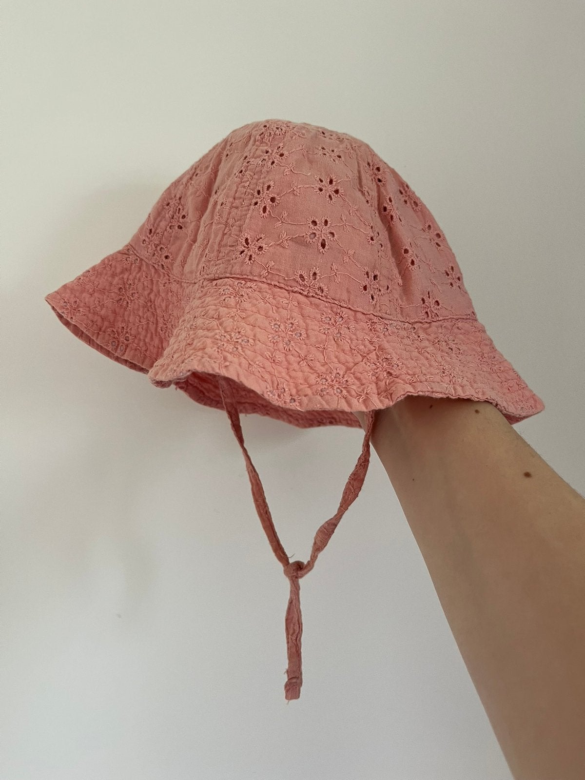 Lichtroze baby zonnehoedje met strikje, 18-36 maanden Hema, Maat 62, Meisje, Hoed, Ophalen of Verzenden