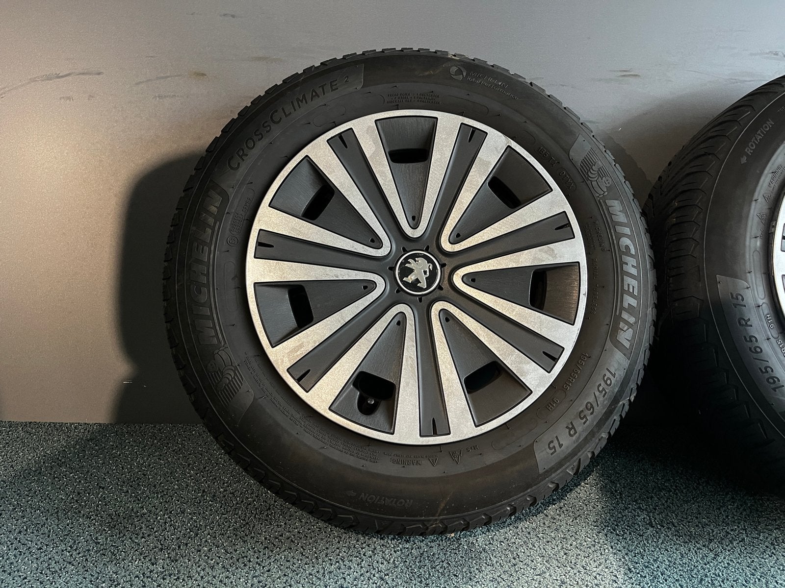 Stalen winterset Peugeot Partner Michelin CrossClimate, 15 inch, Banden en Velgen, Peugeot Postbus Amsterdam, Ophalen of Verzenden