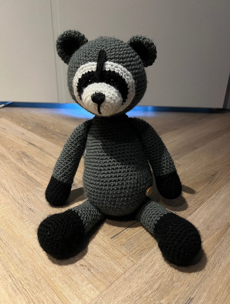 Nieuw handgemaakt wasbeer knuffel ~40cm Oeko-Tex katoen baby, Overige merken, Overige typen, Zwart, Ophalen of Verzenden