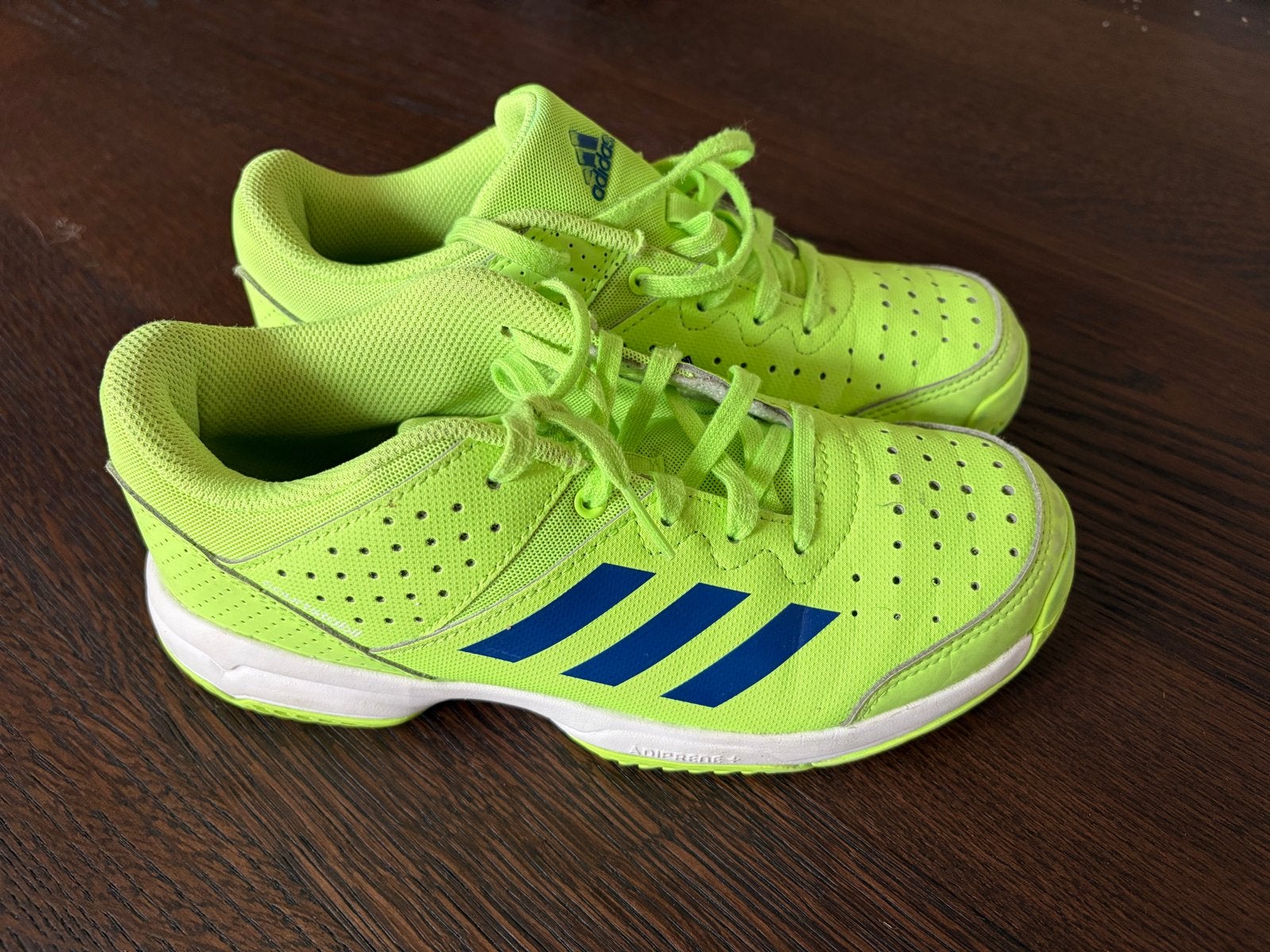 Adidas Zaalhockey Schoen Maat 35.5 Neon, Ophalen of Verzenden, Gebruikt, Jongen of Meisje, Sportschoenen