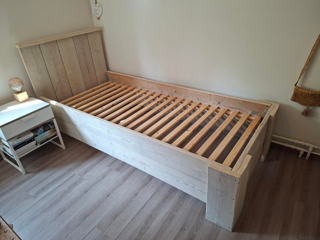 Mooi en stevig bed (1pers) steigerhout Livengo, Huis en Inrichting, Slaapkamer | Bedden, Ophalen, 90 cm, Eenpersoons, Steigerhout