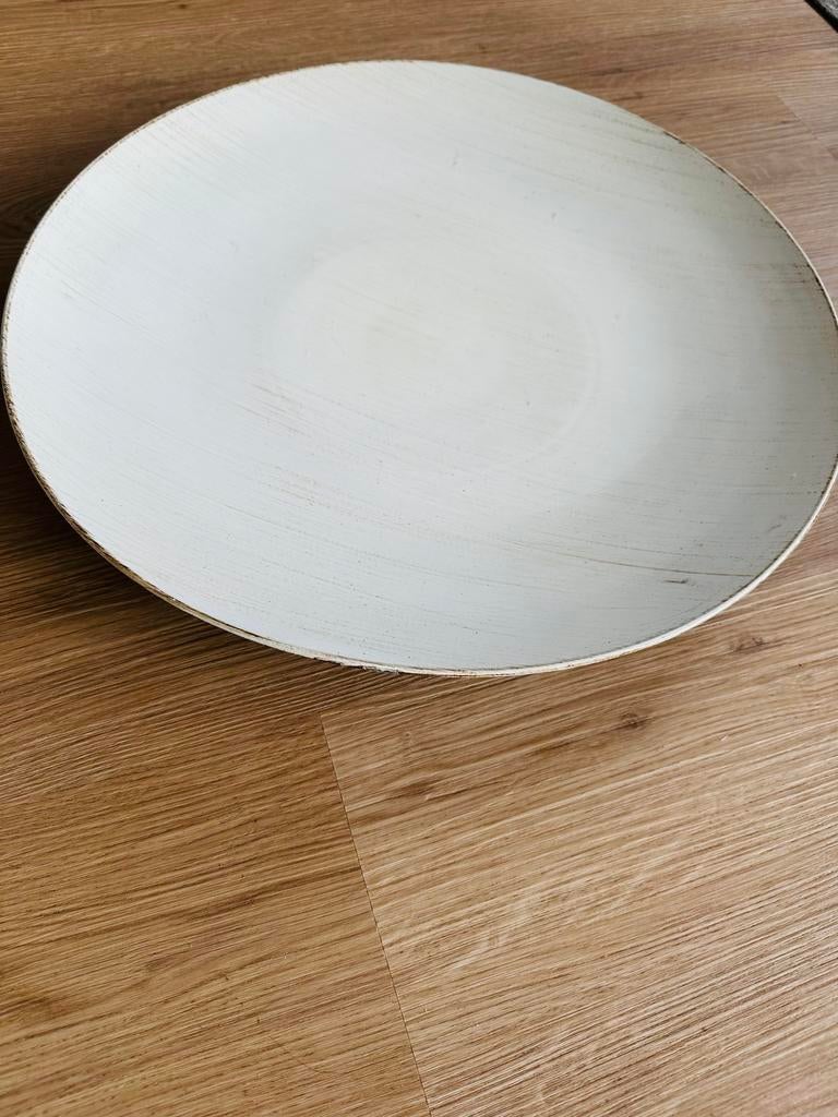 Grote ronde schaal, wit/beige met zwarte onderkant, Huis en Inrichting, Woonaccessoires | Schalen en Manden, Overige materialen