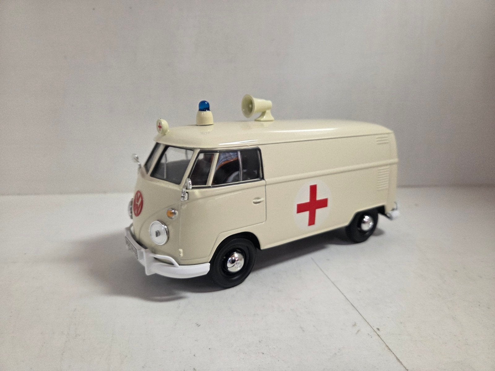Motormax Volkswagen T1 Ambulance 1:24, Overige merken, Auto, ., Ophalen of Verzenden