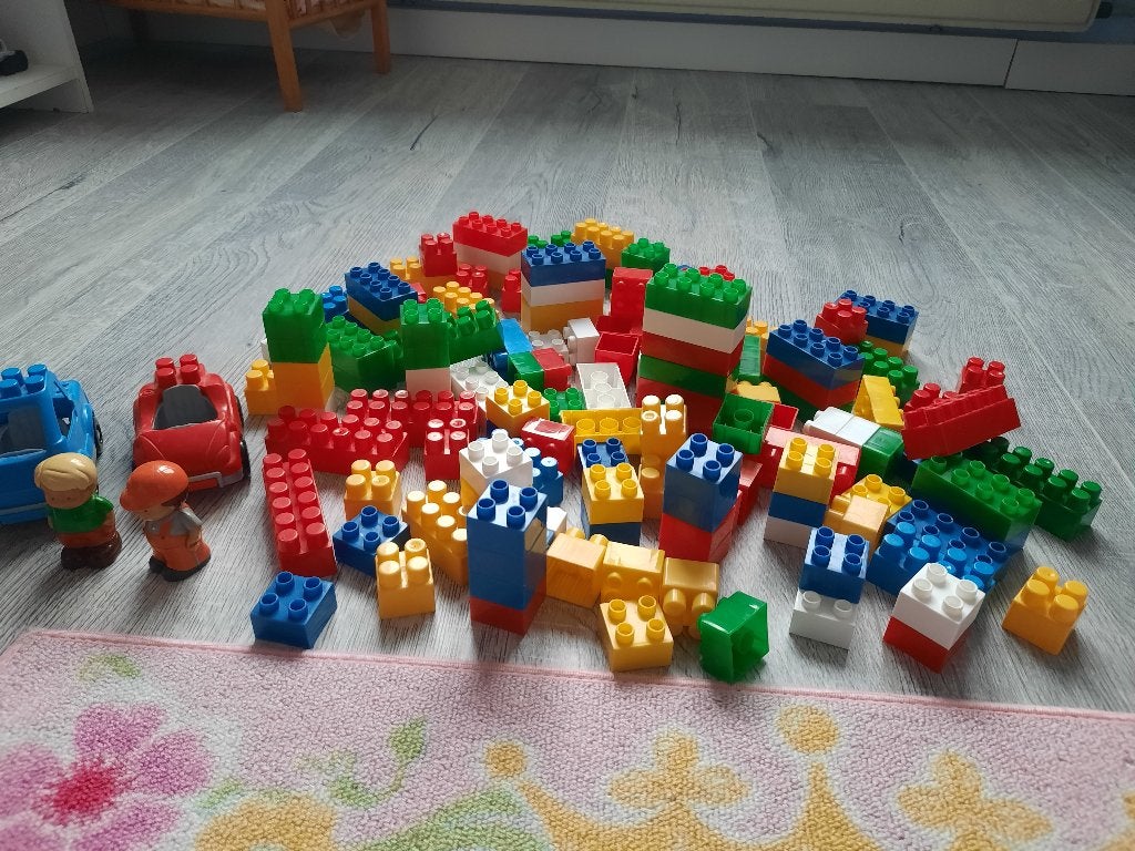 Plastic bouwblokken met 2 bouwauto's en popjes, Kinderen en Baby's, Speelgoed | Overig, Ophalen of Verzenden, Gebruikt, Jongen