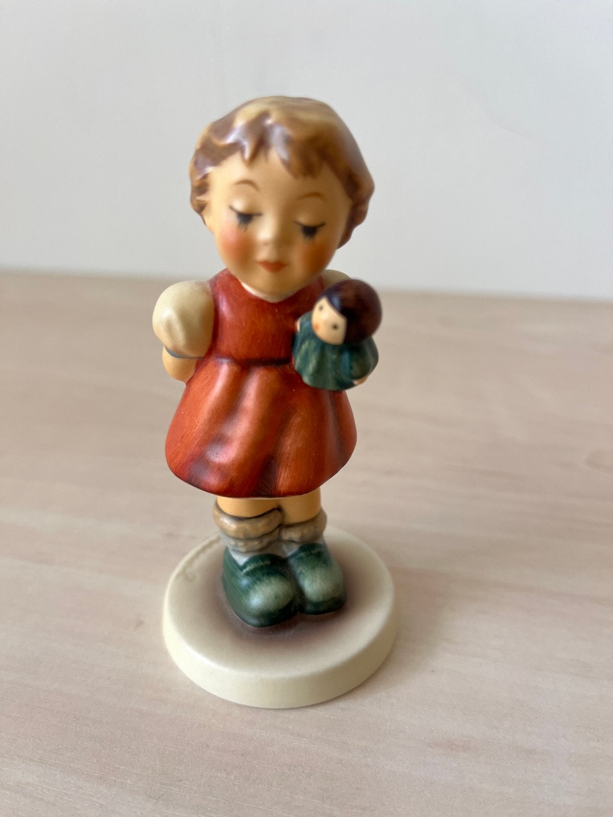 Hummel beeldje "Kasperle ist da!" - Goebel 2001/2002, Ophalen of Verzenden, Zo goed als nieuw, Hummel