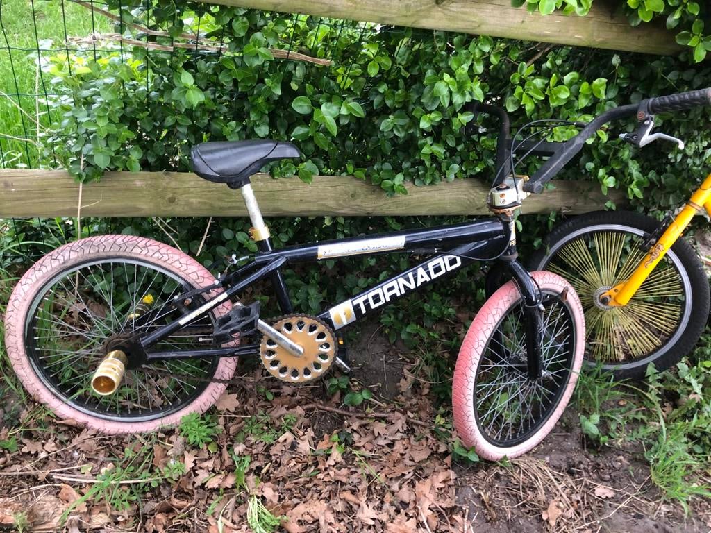 Twee crossfietsen - Tornado en gele BMX (één lekke band), Ophalen, Gebruikt, Staal, 20 tot 24 inch
