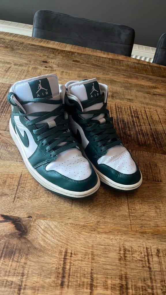 Nike jordan 1 mid high donkergroen 39, Kleding | Dames, Schoenen, Ophalen of Verzenden, Groen, Sneakers of Gympen, Zo goed als nieuw