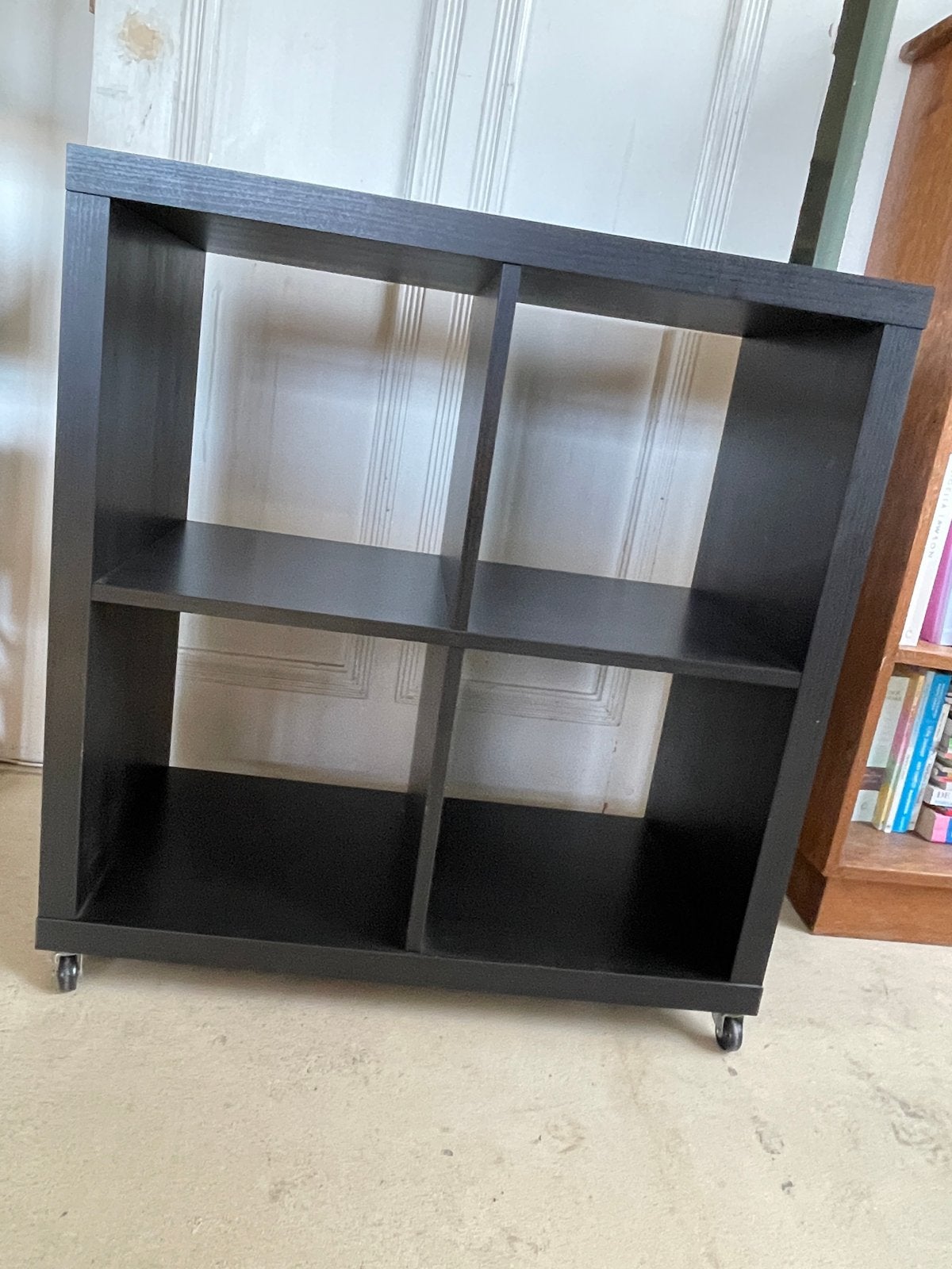 Zwarte kast/trolley met wieltjes - 4 vakken, Huis en Inrichting, Ophalen, Gebruikt