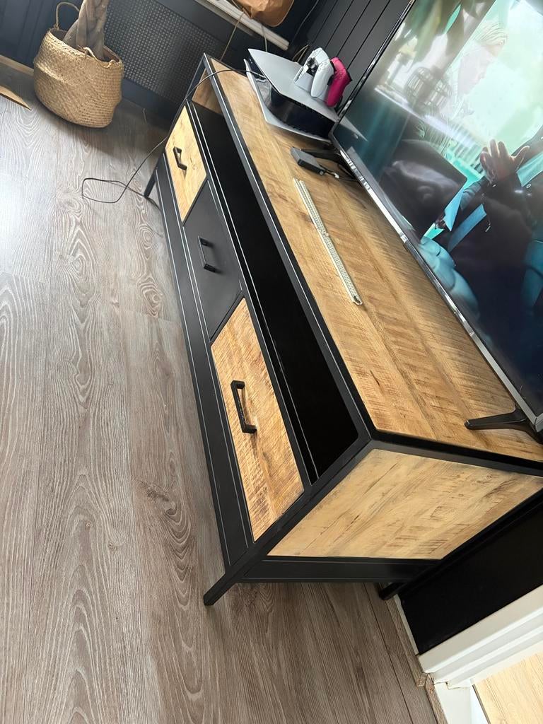 Mango Hout en Metaal TV Kast - 160 cm, Huis en Inrichting, Kasten | Televisiemeubels, Ophalen, 150 tot 200 cm, Zo goed als nieuw
