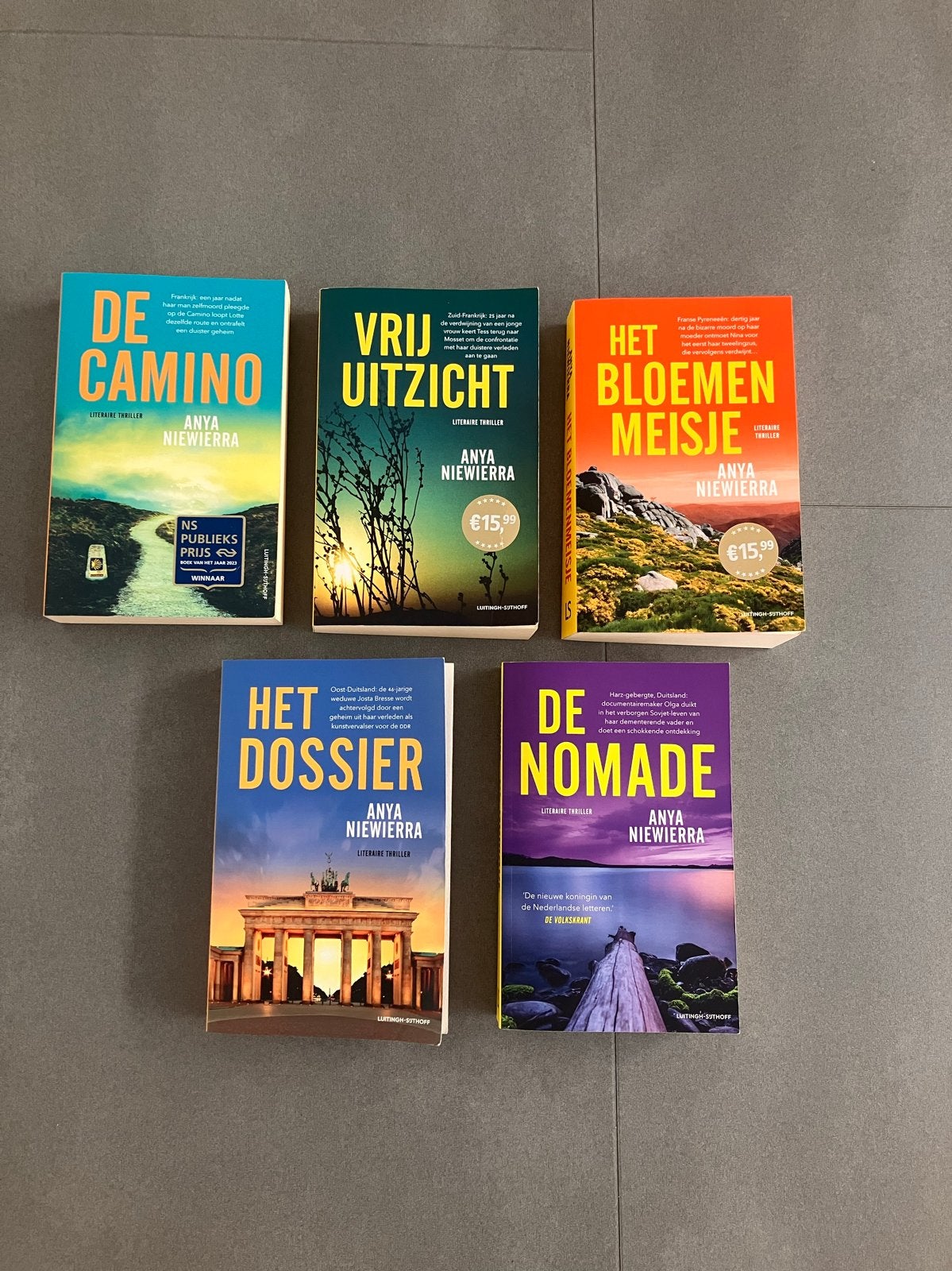 Anya Niewierra Boekenpakket - 5 Literaire Thrillers, Boeken, Ophalen of Verzenden, Zo goed als nieuw