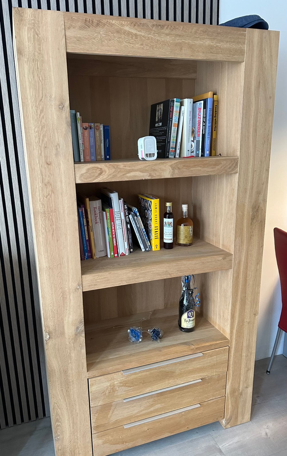 Eiken boekenkast van Goossens uit de serie Quint, Ophalen, Met plank(en), 100 tot 150 cm, Eikenhout