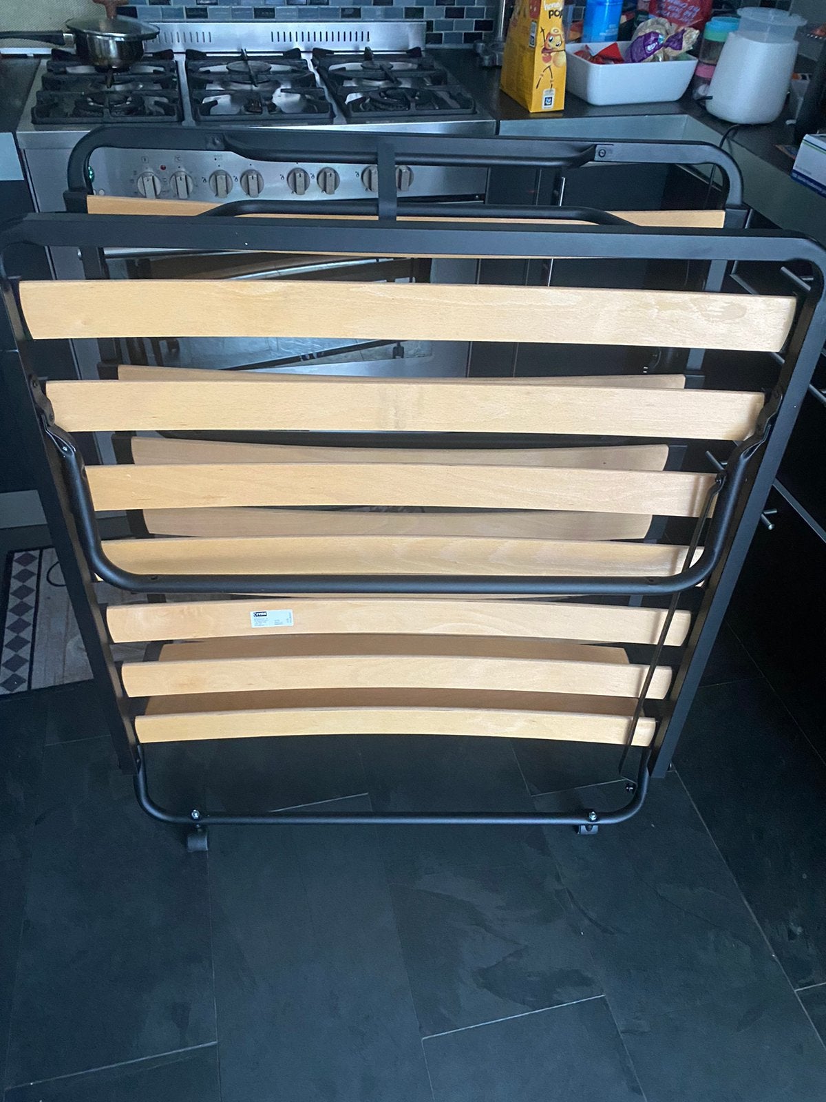 Nieuwe logeer bed inklabaar jysk, Ophalen, Zo goed als nieuw, Eenpersoons, Hout