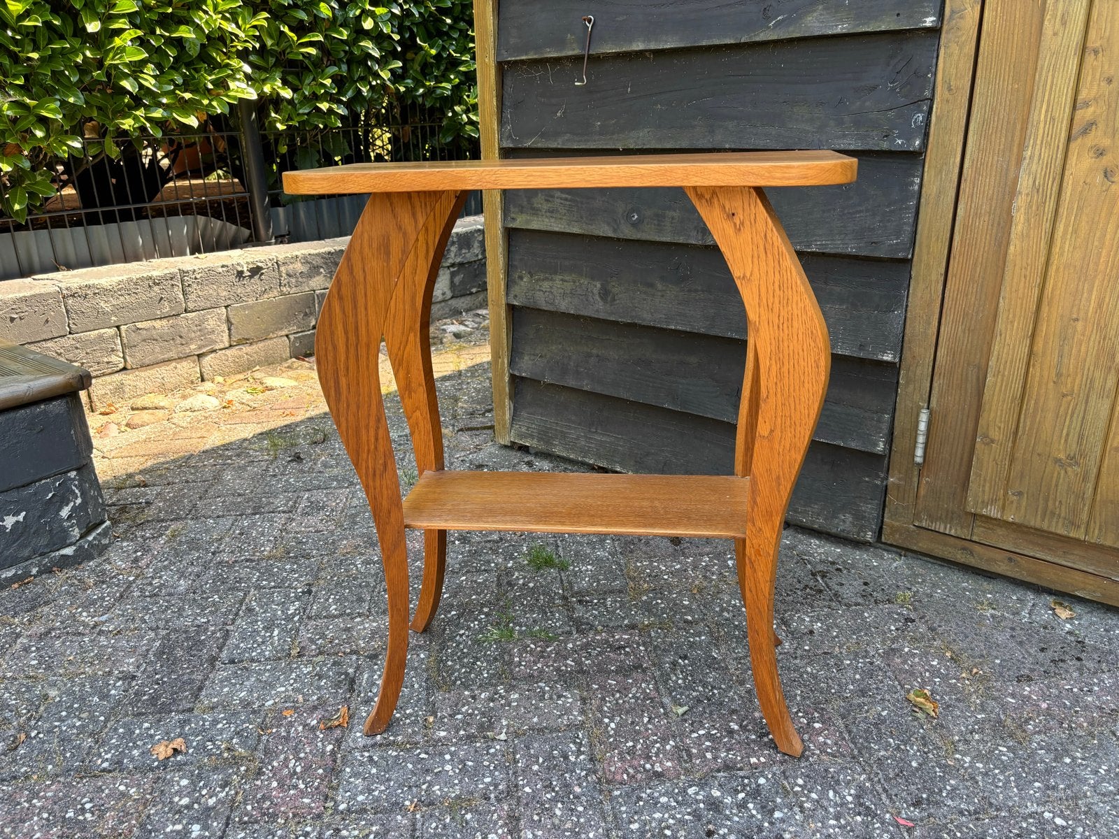 Elegante houten haltafel met sierlijke poten, Ophalen, Gebruikt, 50 tot 100 cm, Rechthoekig