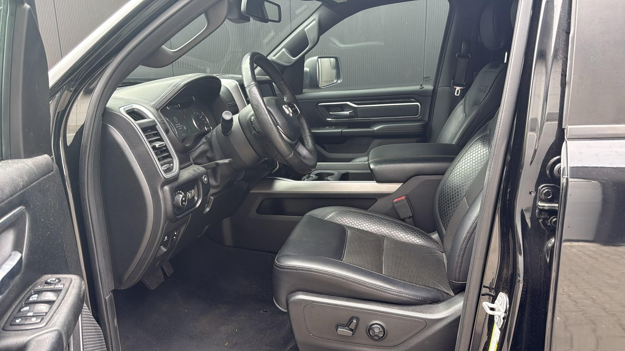 Dodge Ram 1500 4x4 Crew Cab LPG Marge (btw vrij) Blackout, Auto's, Automaat, Euro 6, 2640 kg, Zwart