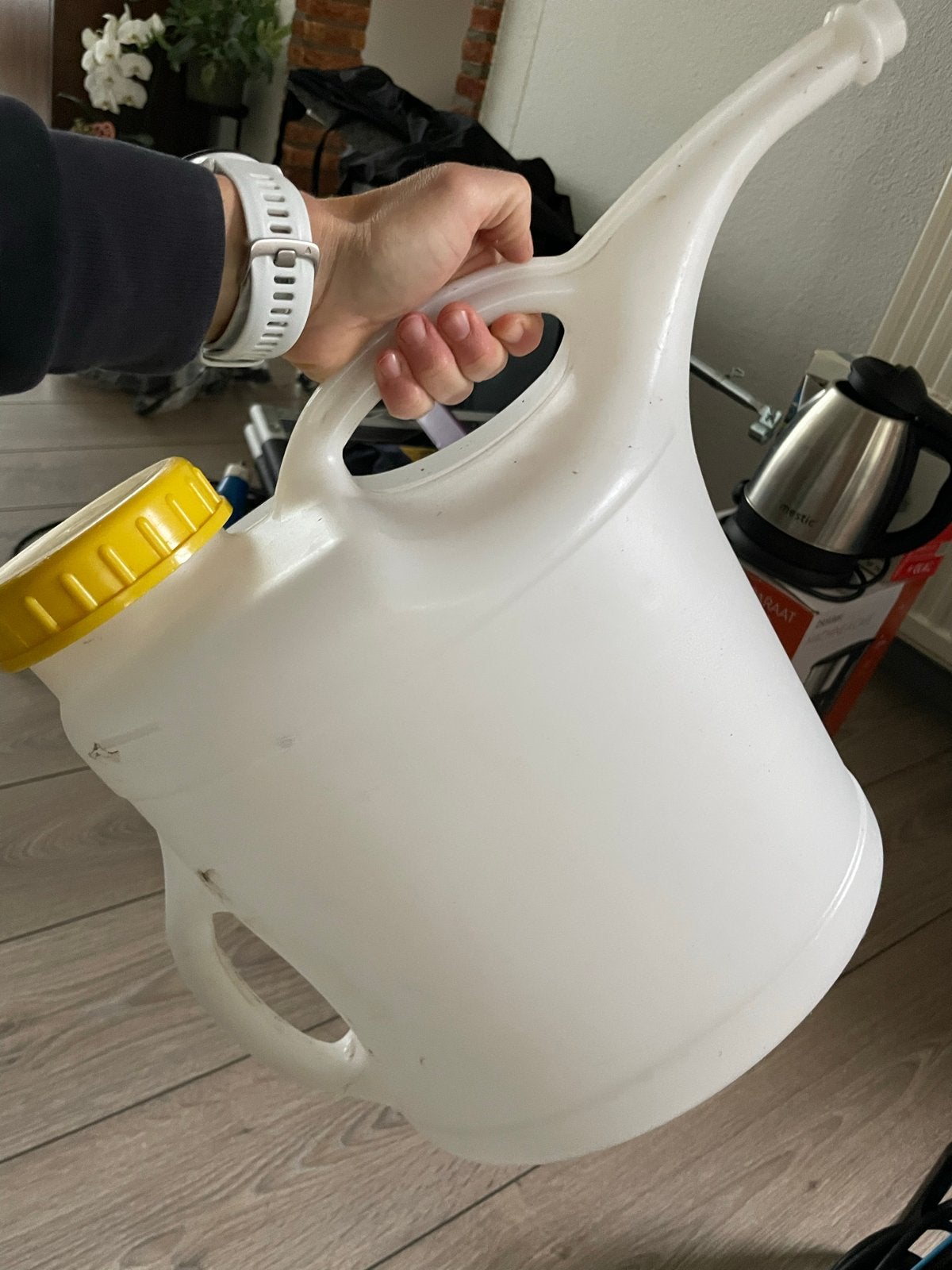 Witte jerrycan met gele dop, Auto diversen, Ophalen of Verzenden