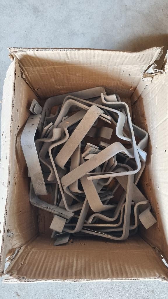 Nieuwe dakgoot / bakgoot beugels B37 (31 STUKS), Minder dan 20 mm, Nieuw, Ophalen of Verzenden, Zink