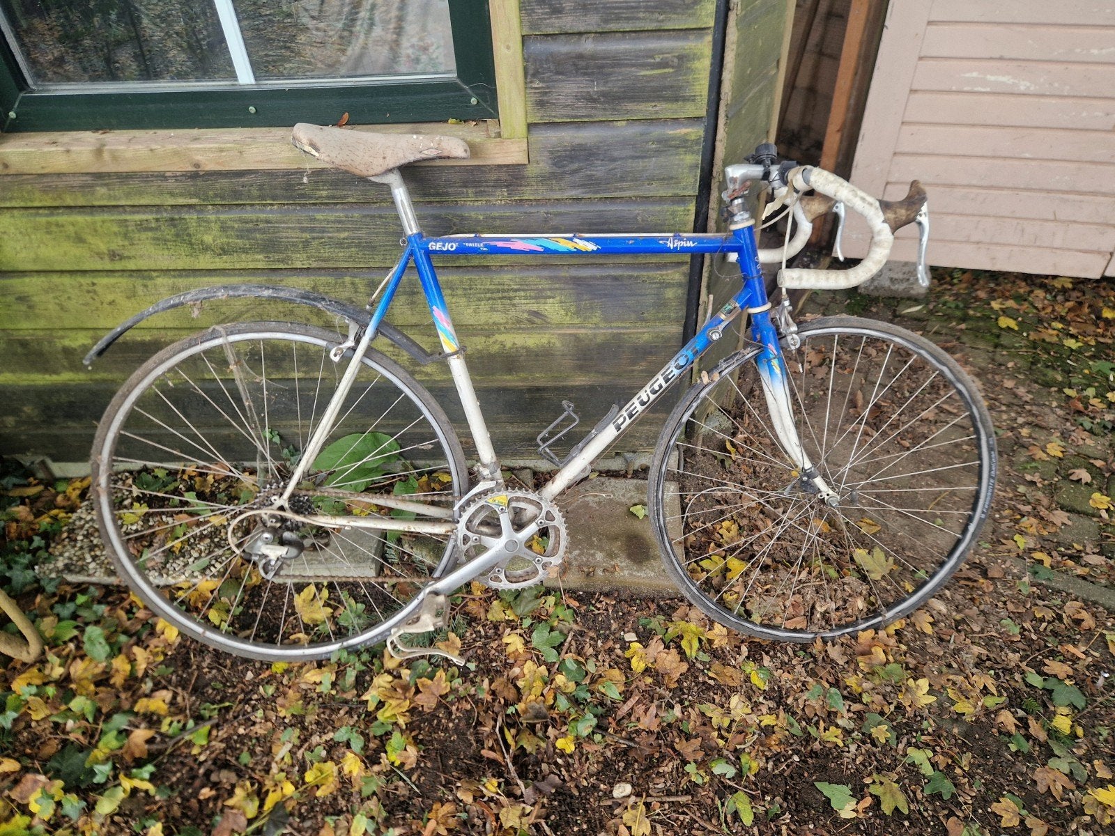 Qwic elektrische fiets (motor defect) en Peugeot racefiets, Ophalen, Gebruikt, 50 km per accu of meer, Qwic
