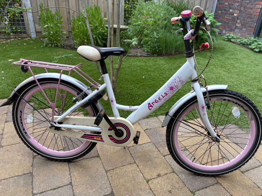 Leuke 22 inch popal kinderfiets wit met roze, Fietsen en Brommers, Fietsen | Meisjes, Gebruikt, 22 inch, Terugtraprem, Ophalen