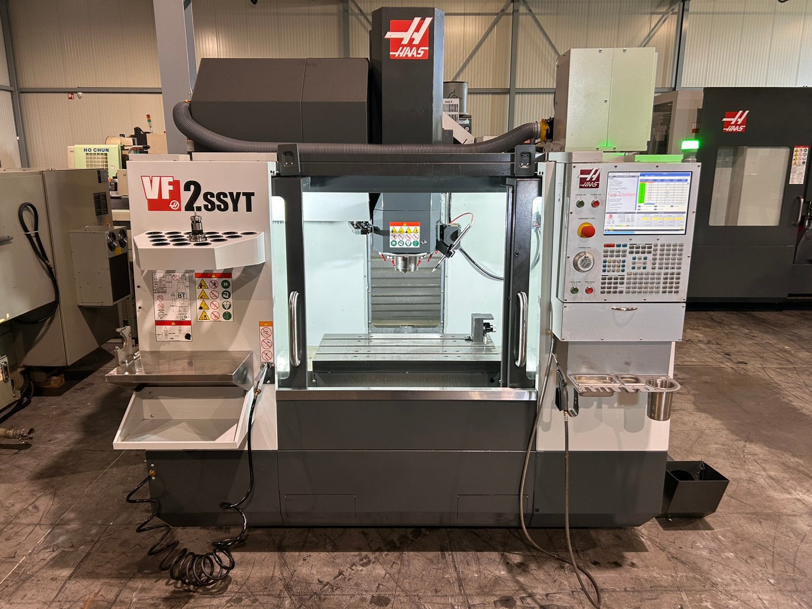 Haas VF-2SS YT CNC Bewerkingscentrum, Doe-het-zelf en Verbouw, Draaibanken, Ophalen, Zo goed als nieuw, Freesbank, Computergestuurd (Cnc)