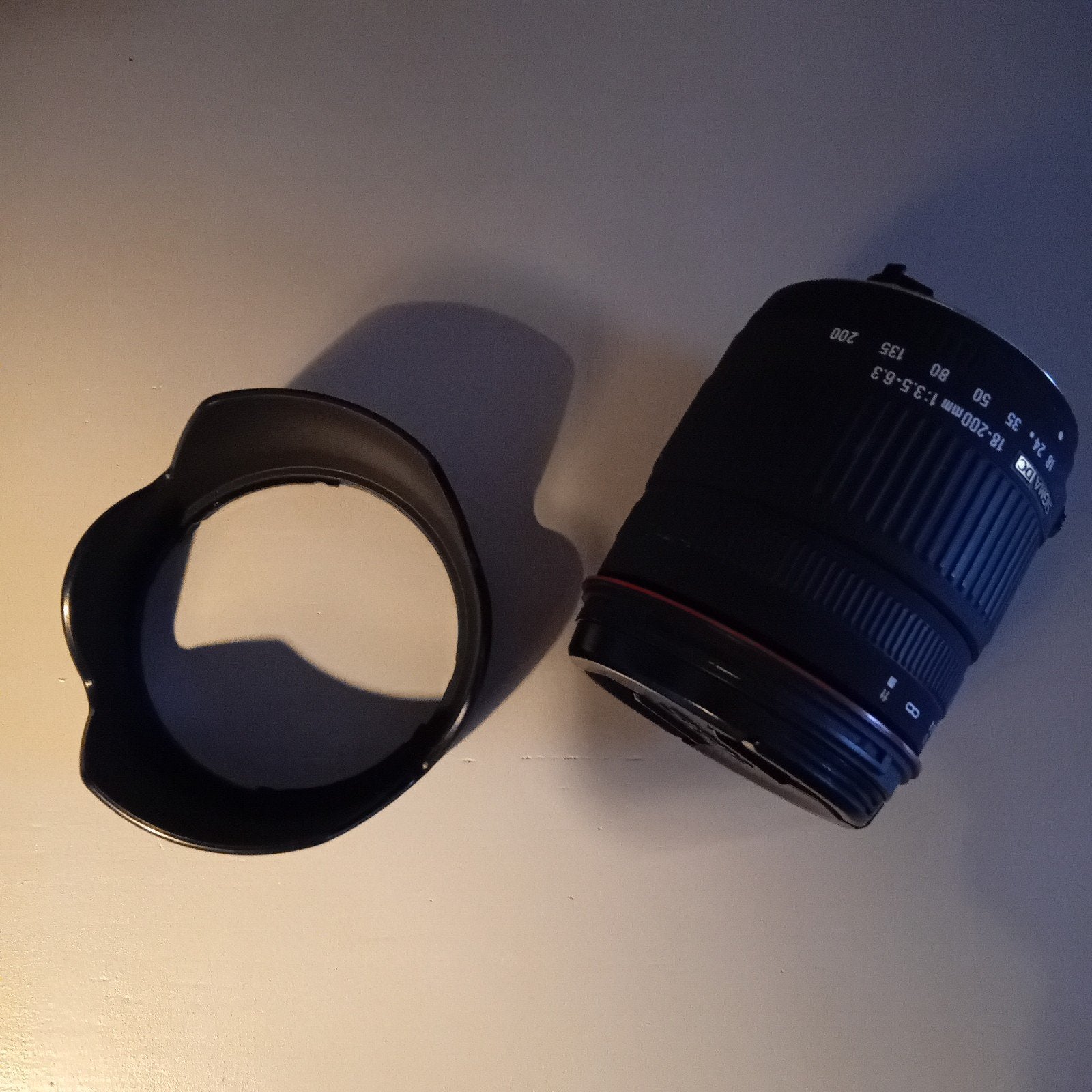 Sigma 18-200 mm lens F3.5-6.3 filter size 62 met  + zonnekap, Ophalen of Verzenden, 50 tot 60 mm