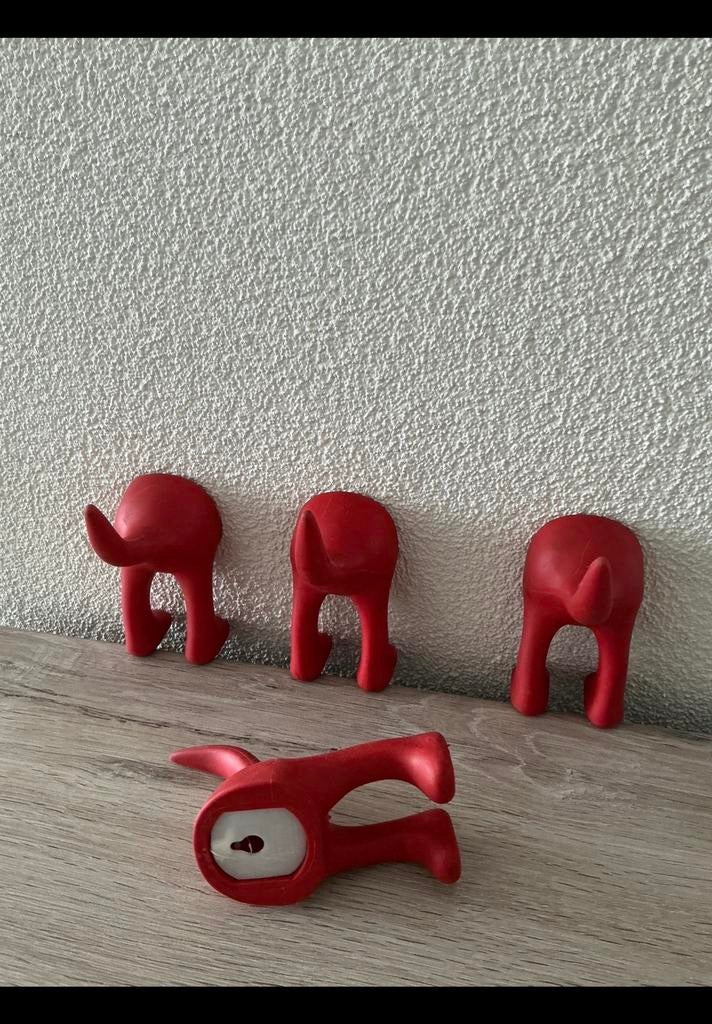 4 Stuk kapstokhaakje IKEA, The dog hook, hondenstaart knopje, Ophalen of Verzenden, Zo goed als nieuw