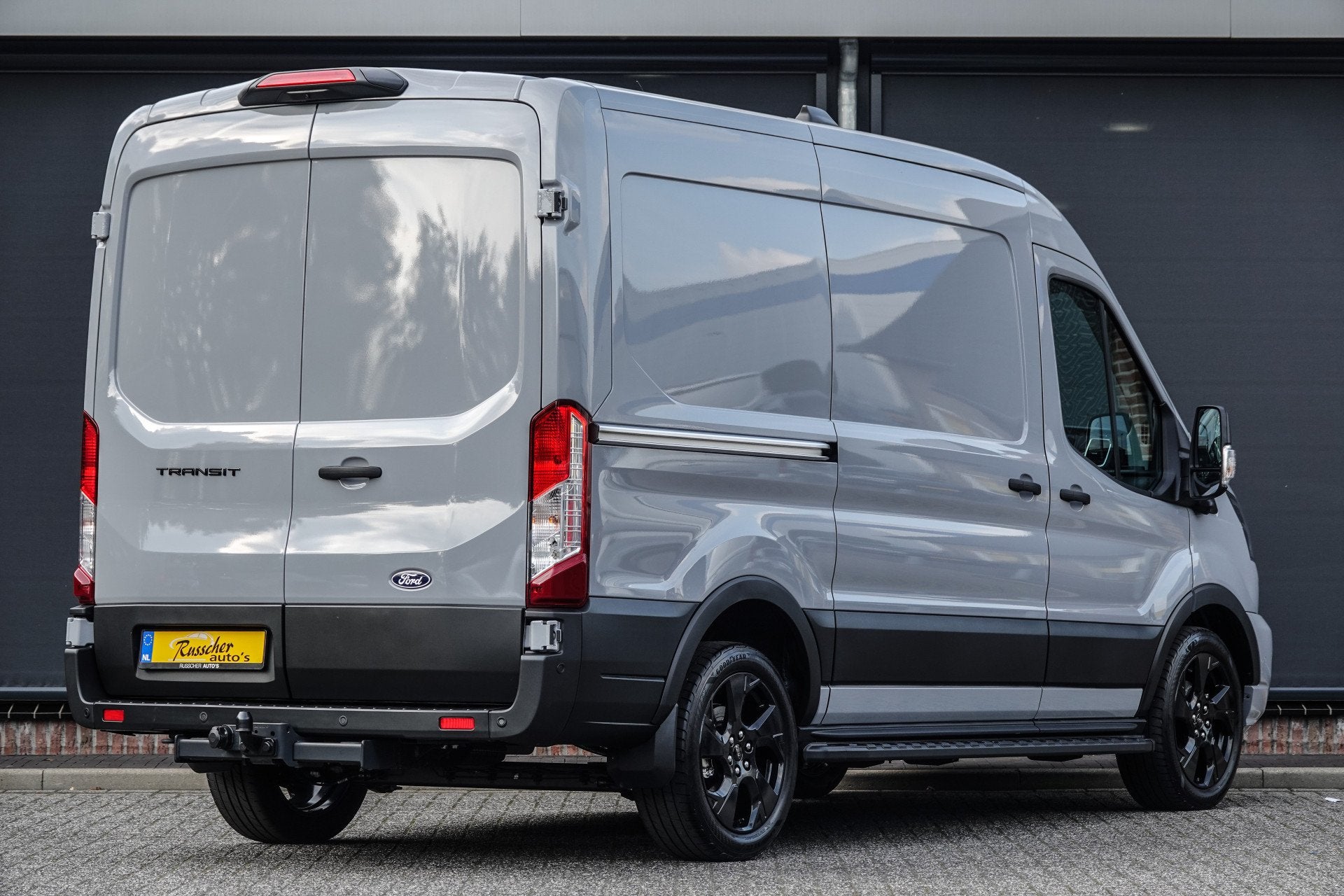 Ford Transit L2H2 | 2.0Tdci 165Pk A8 Aut. | 350 | Raptor Edi, Auto's, Bestelauto's, 12 maanden, Stof, Zwart, 4 cilinders