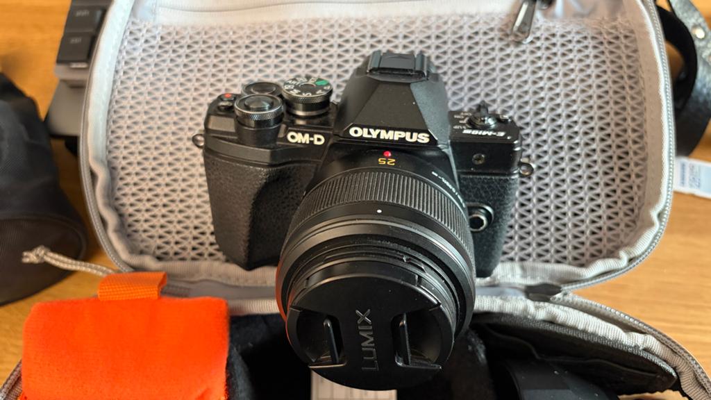 Olympus E-M10 Mark III met 25mm Leica en 40-150mm lens, Audio, Tv en Foto, Fotocamera's Digitaal, Gebruikt, Compact, Ophalen of Verzenden