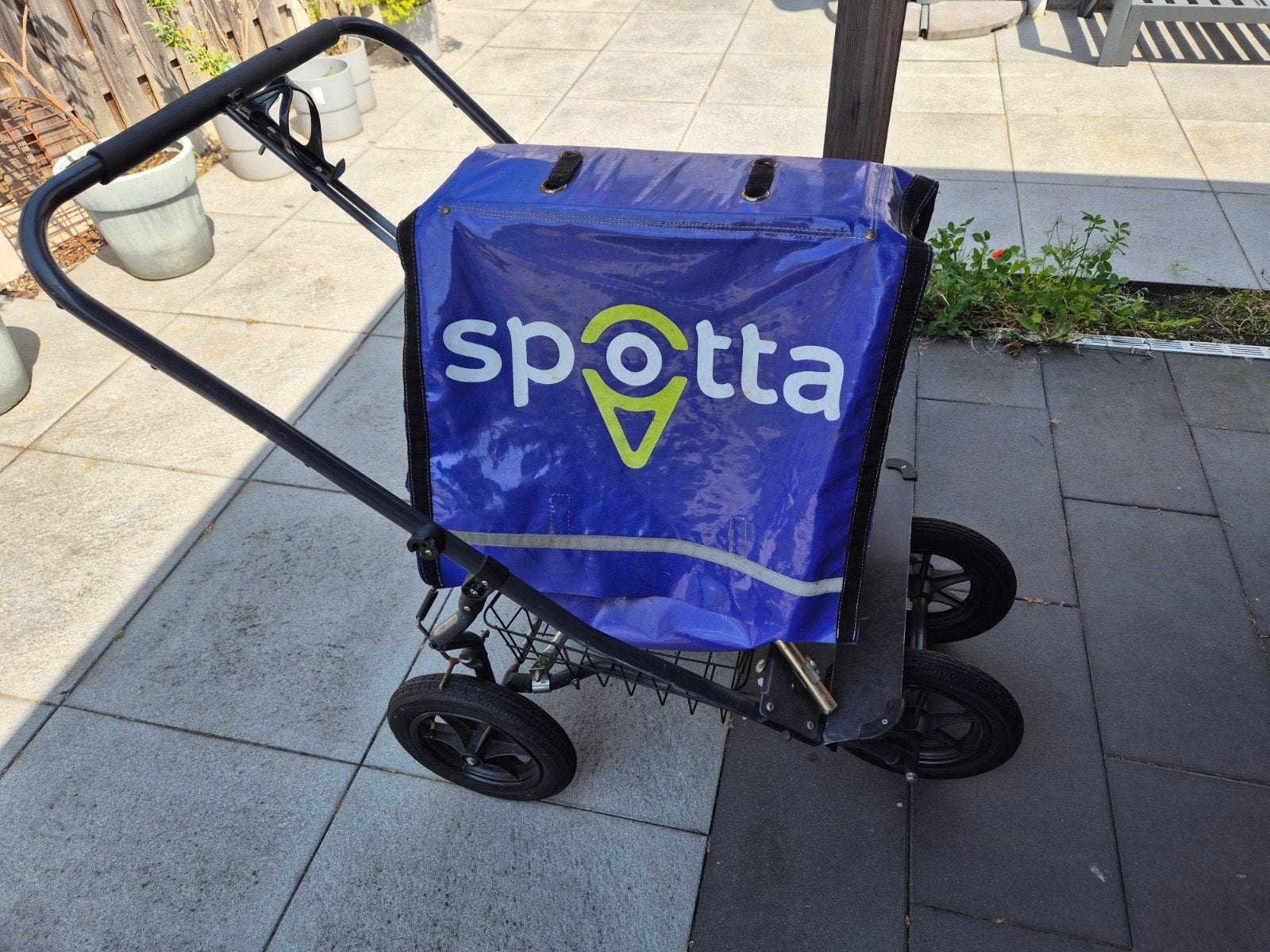 Kranten folder wagen, Ophalen, Zo goed als nieuw, Damesbladen
