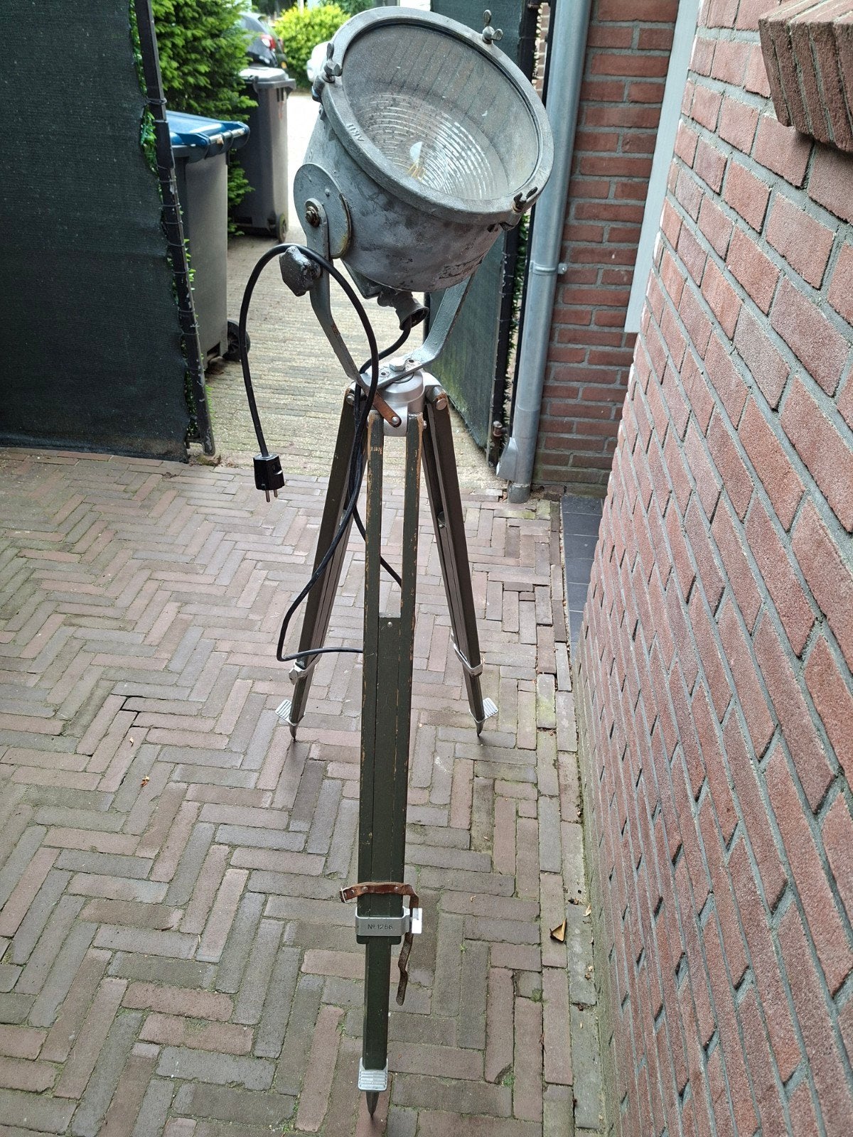 Vintage Leger Spotlamp op Statief - Uniek Design, Ophalen