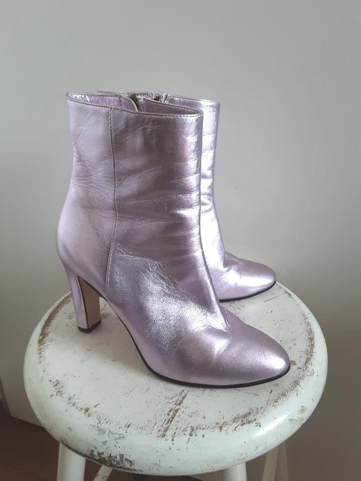 LINA LOCCHI laarsjes maat 36 lila / roze metallic, Lina Locchi, Lage of Enkellaarzen, Ophalen of Verzenden, Zo goed als nieuw