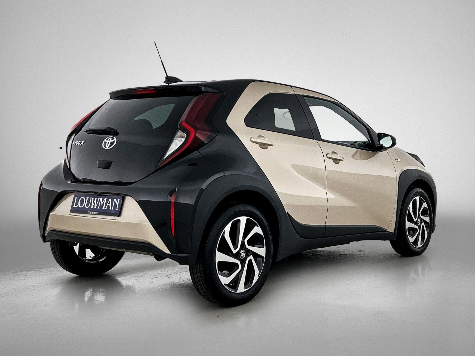 Toyota Aygo X 1.0 VVT-i MT Pulse Limited | dealeronderhouden, Stof, Gebruikt, Overige kleuren, 4 stoelen