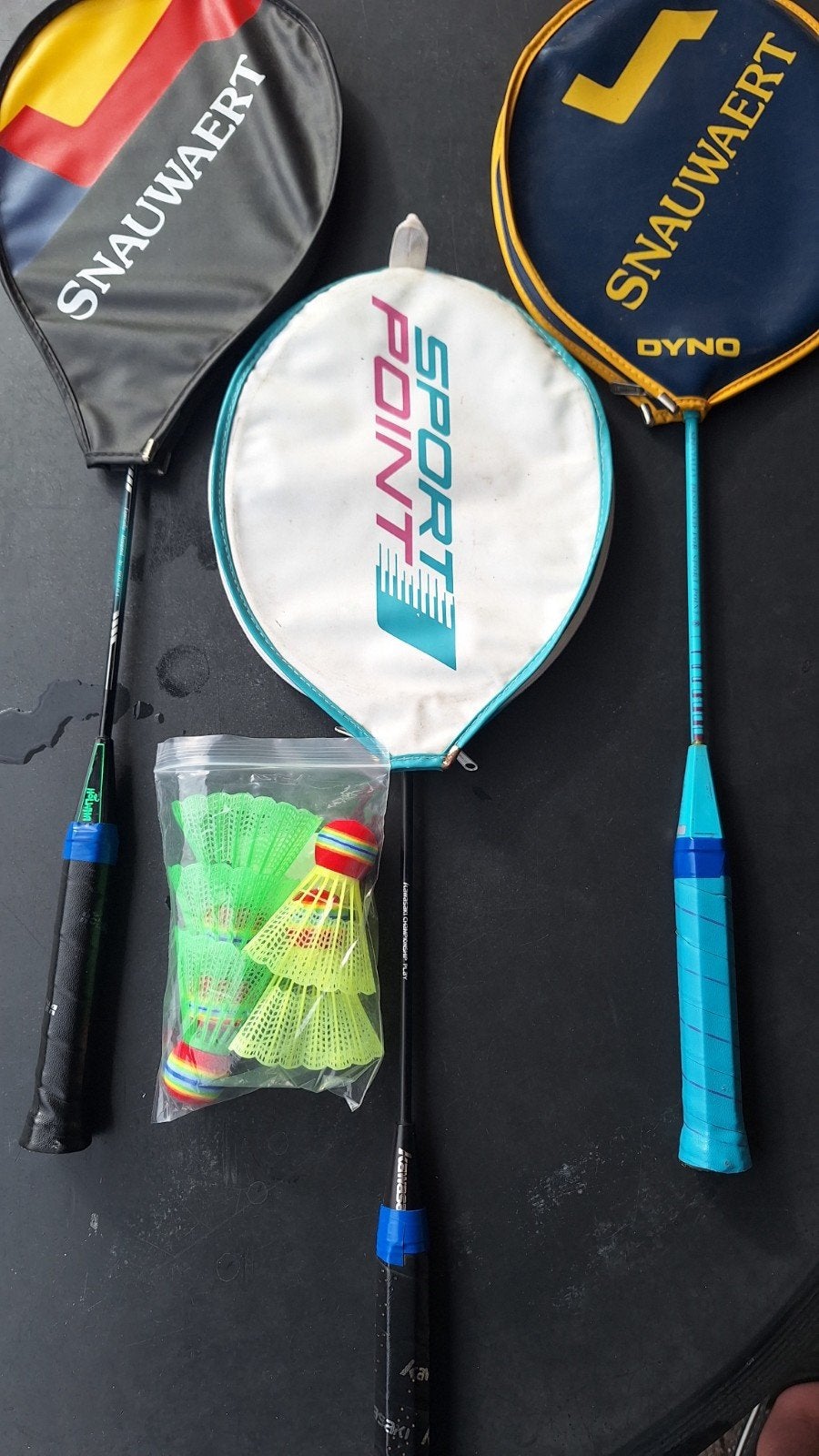 Badminton set: 3 rackets, 2 hoezen en shuttle set, Ophalen of Verzenden, Gebruikt, Racket(s)