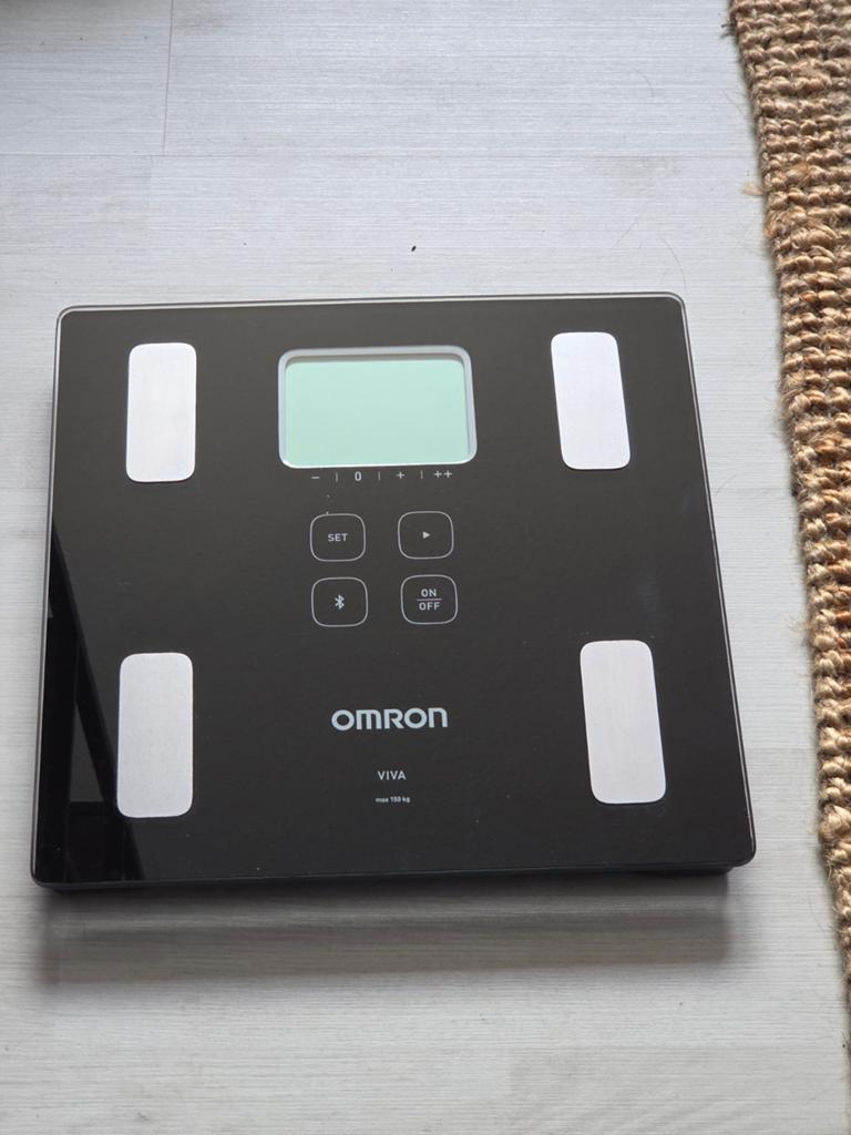 Omron Viva slimme weegschaal, Witgoed en Apparatuur, Weegschalen, Gebruikt, 1 tot 500 gram, 100 kg of meer, Ophalen of Verzenden